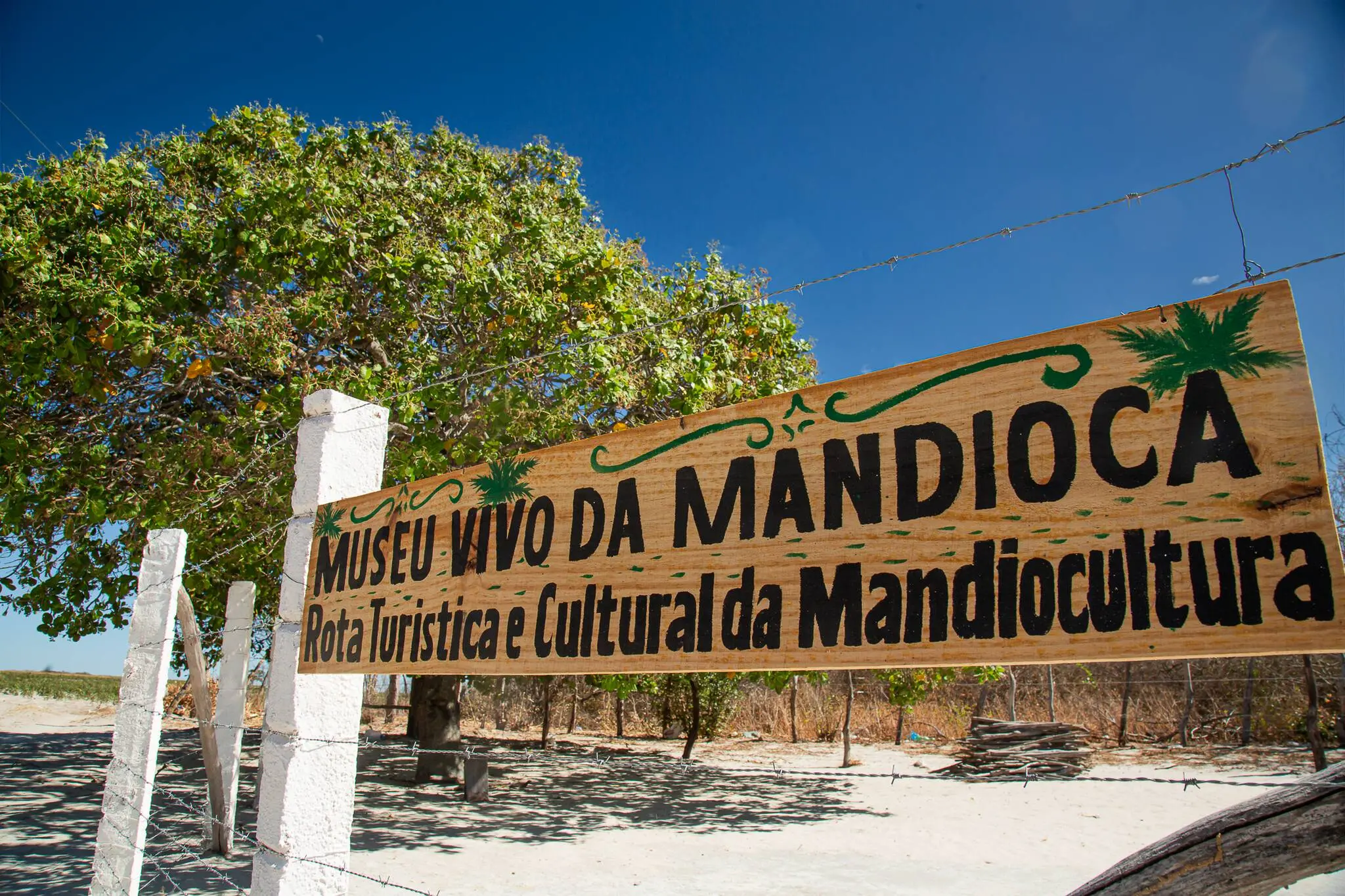 Placa do Museu Vivo da Mandioca