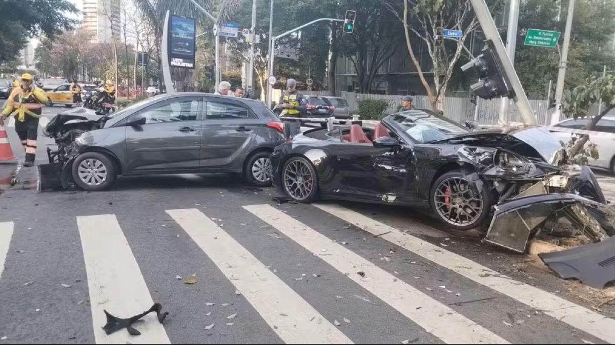 Foto do acidente com o porsche de Gato Preto