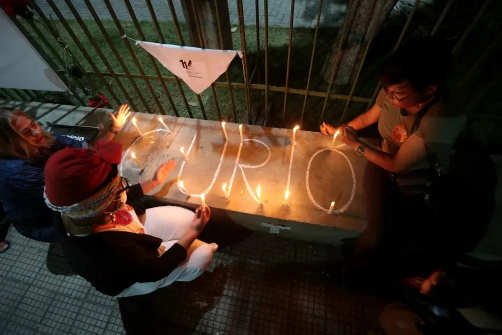 Os três primeiros julgamentos do caso somaram 214 horas e 30 minutos de duração. Com as pausas para descanso, os júris se estenderam por 20 dias