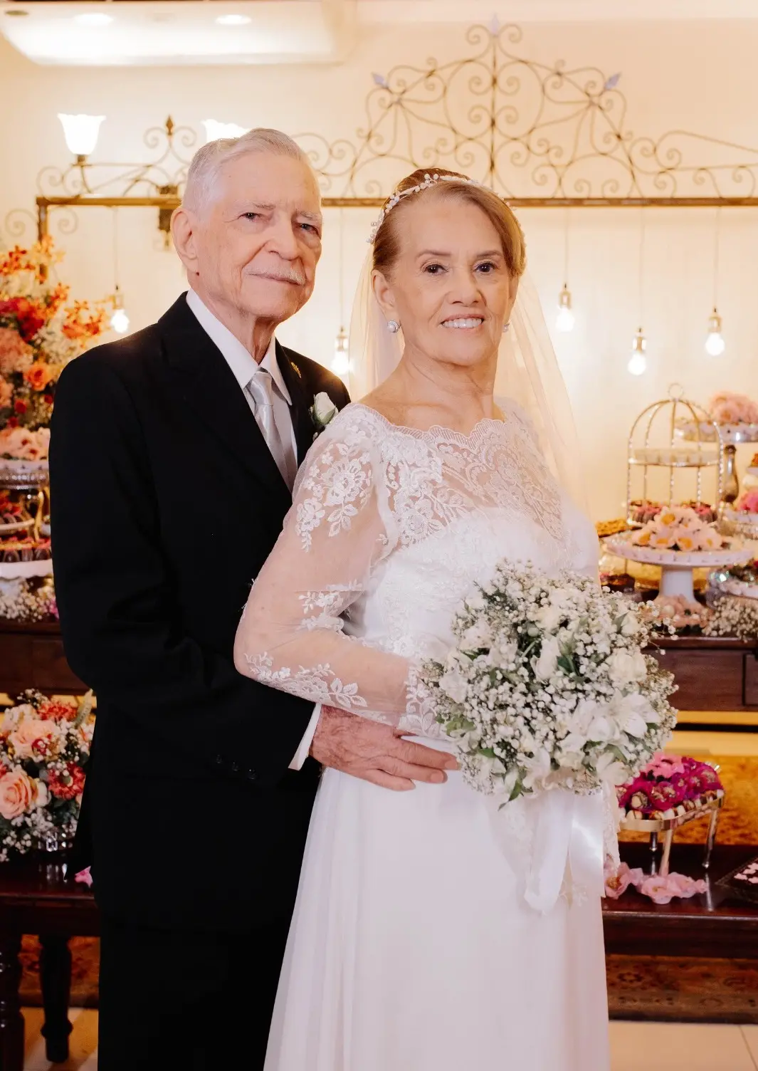 Na imagem, registro do casamento de Zoraide Diniz e Márlio Pelosi, casal idoso que se conheceu por meio do pilates, em Fortaleza