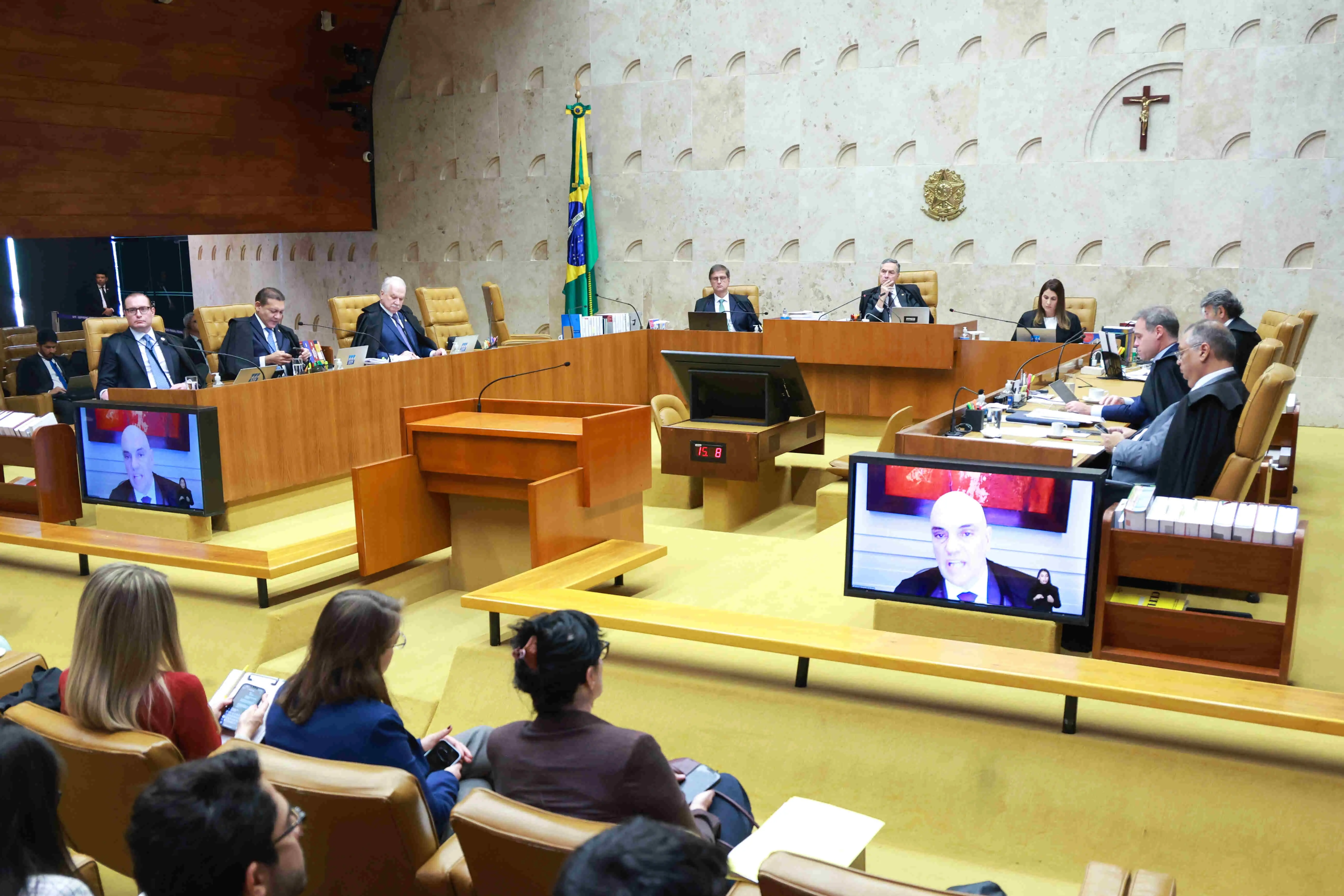 Foto de sessão plenária do STF