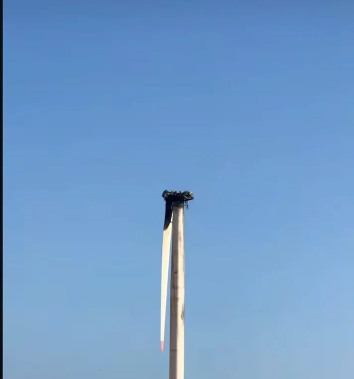 Torre eólica pega fogo e pás se desprendem no Ceará