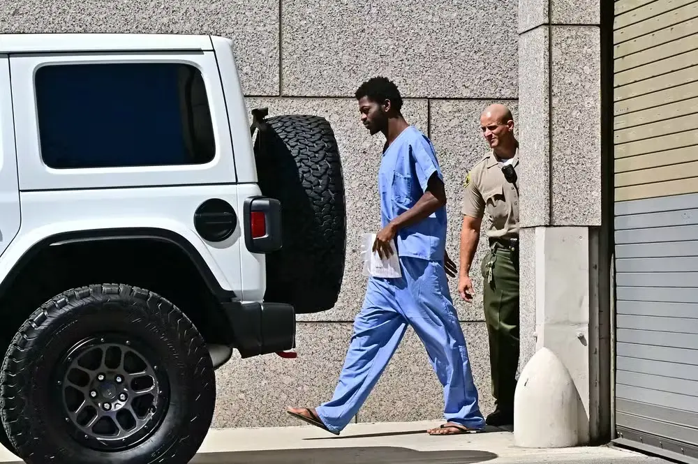 Lil Nas X é preso acusado de quatro crimes e deixa prisão após pagar fiança de R$ 400 mil