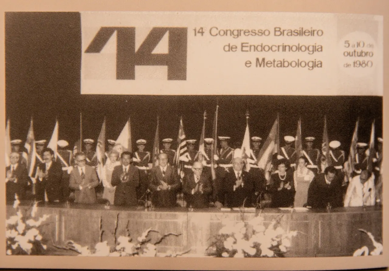 Adriana foi a primeira mulher a presidir uma edição do congresso da Sociedade Brasileira de Endocrinologia e Metabologia (SBEM), em 1980