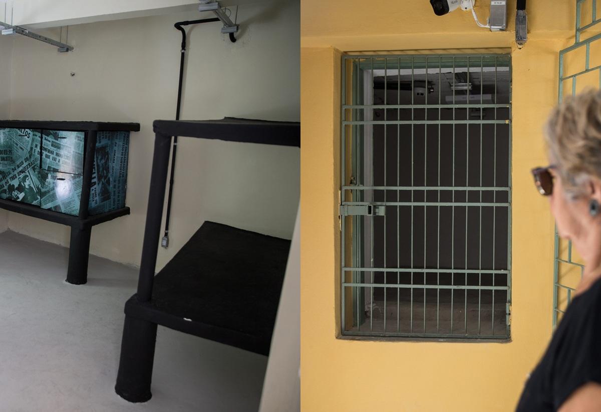 Montagem com duas imagens de celas. À esquerda, interior de uma cela com beliches de concreto pintados de preto e um painel com recortes de jornais. À direita, vista externa de uma cela amarela com grades verdes, observada por uma mulher de óculos escuros.