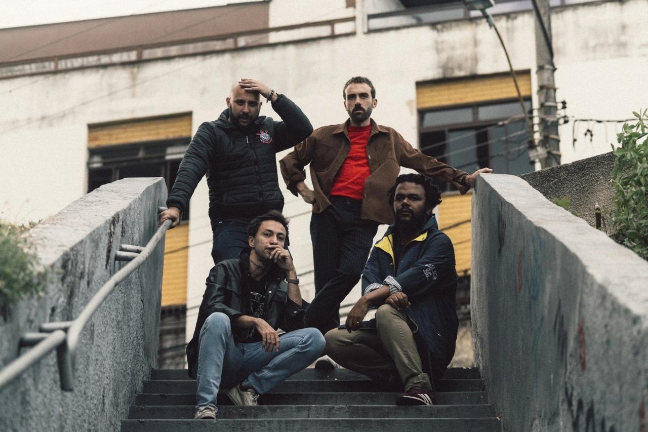 Banda Lupe de Lupe faz show no Esconderijo Rock Pub, em Fortaleza