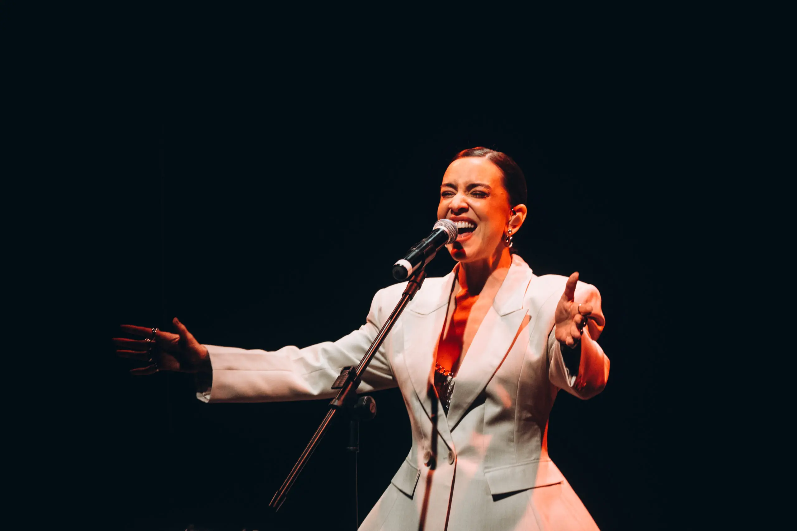 Cantora Roberta Sá traz show de celebração de 20 anos de carreira para Fortaleza em setembro