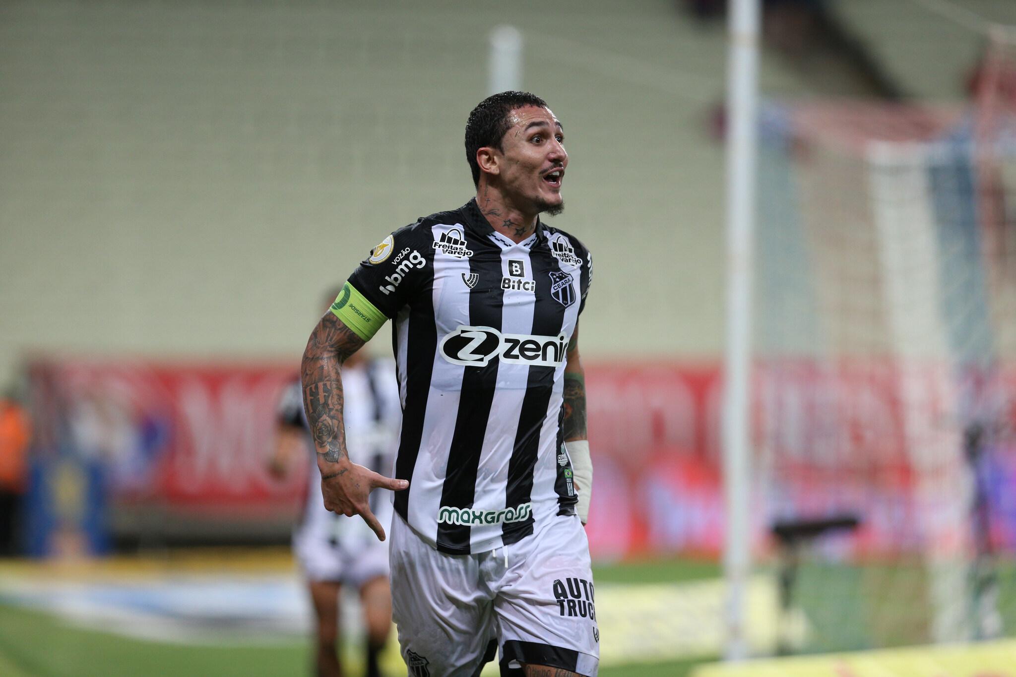 Foto de Vina, que será relacionado pelo Ceará para jogo contra o Juventude e deve fazer reestreia