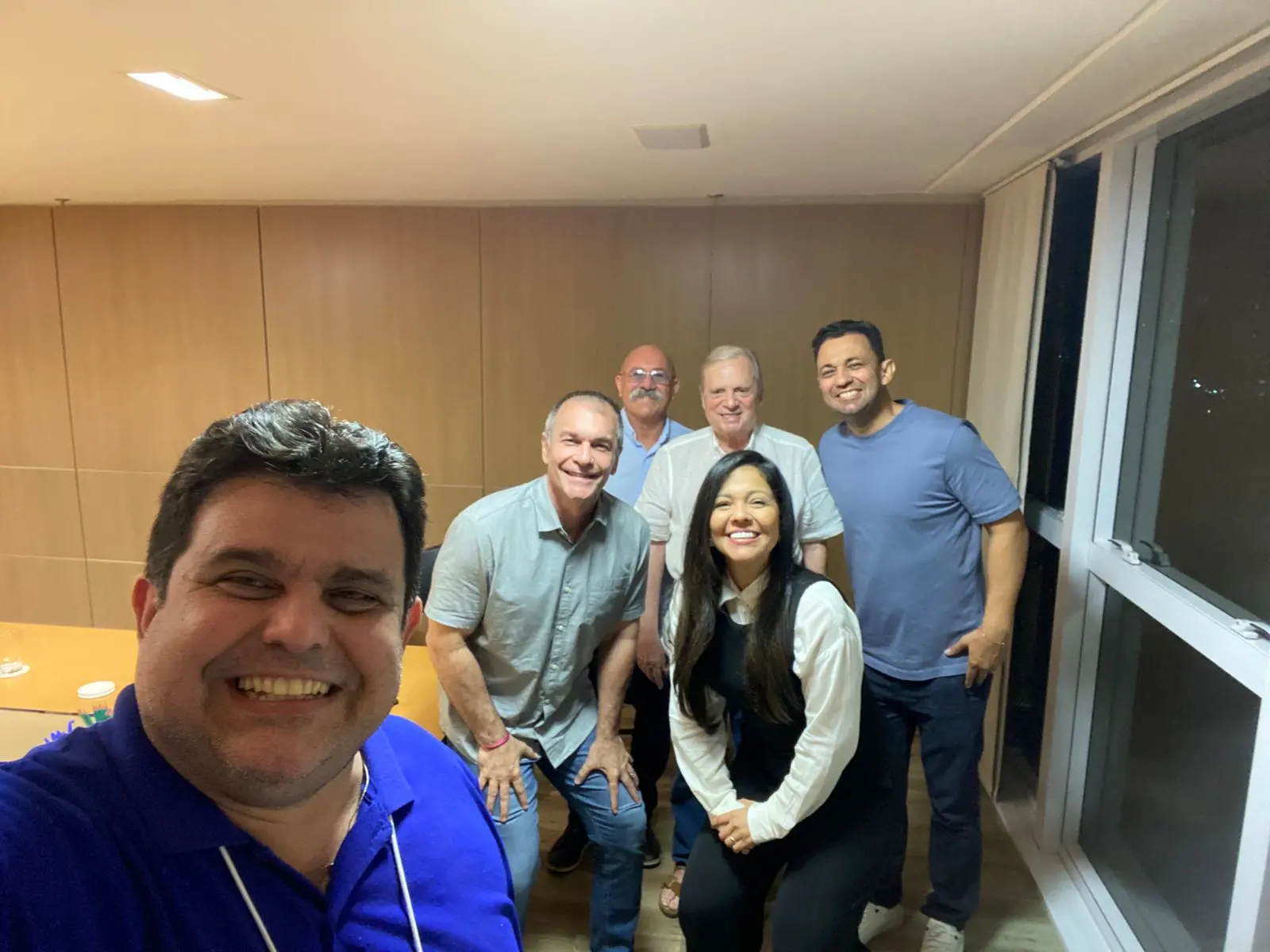 Foto de Tasso Jereissati e vereadores de oposição de Fortaleza