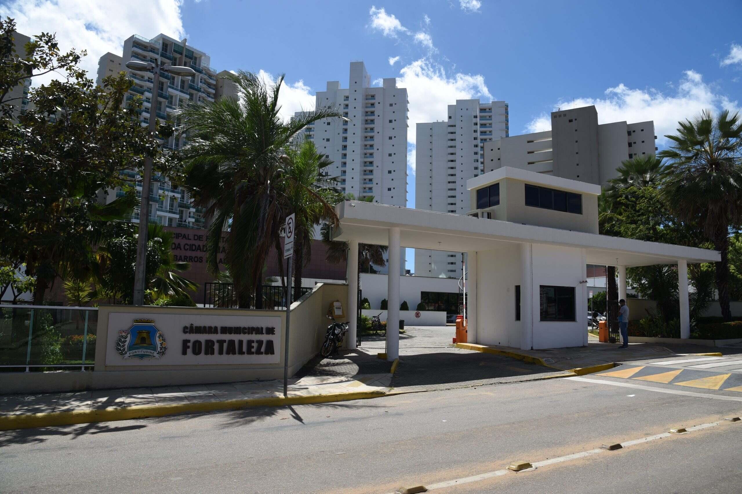 Foto da fachada da Câmara Municipal de Fortaleza