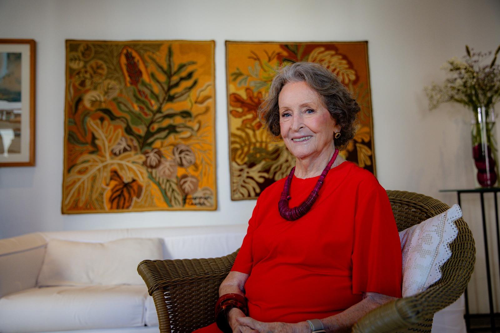 Na imagem, a artista em tapeçaria Guiomar Marinho, uma das homenageadas do Troféu Sereia de Ouro 2025