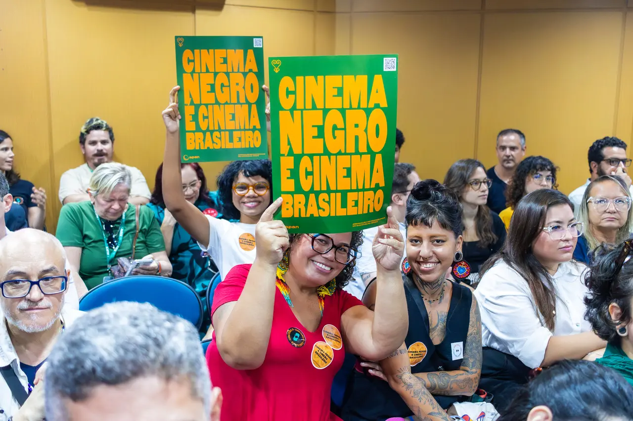 Integrantes cearenses da Associação de Profissionais do Audiovisual Negro (Apan) acompanharam audiência pública