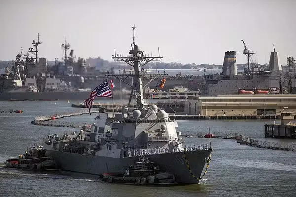 Dois caças F-16 venezuelanos sobrevoarem o destróier USS Jason Dunham, em uma ação classificada pelos EUA como “provocação”