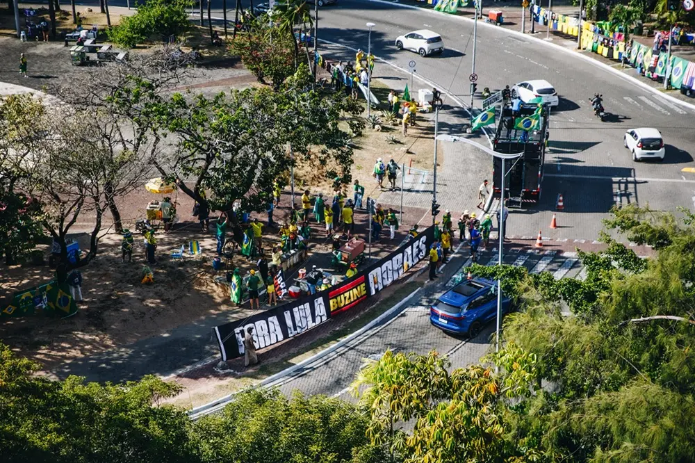 Faixa com críticas a Moraes e Lula em manifestação do 7 de Setembro