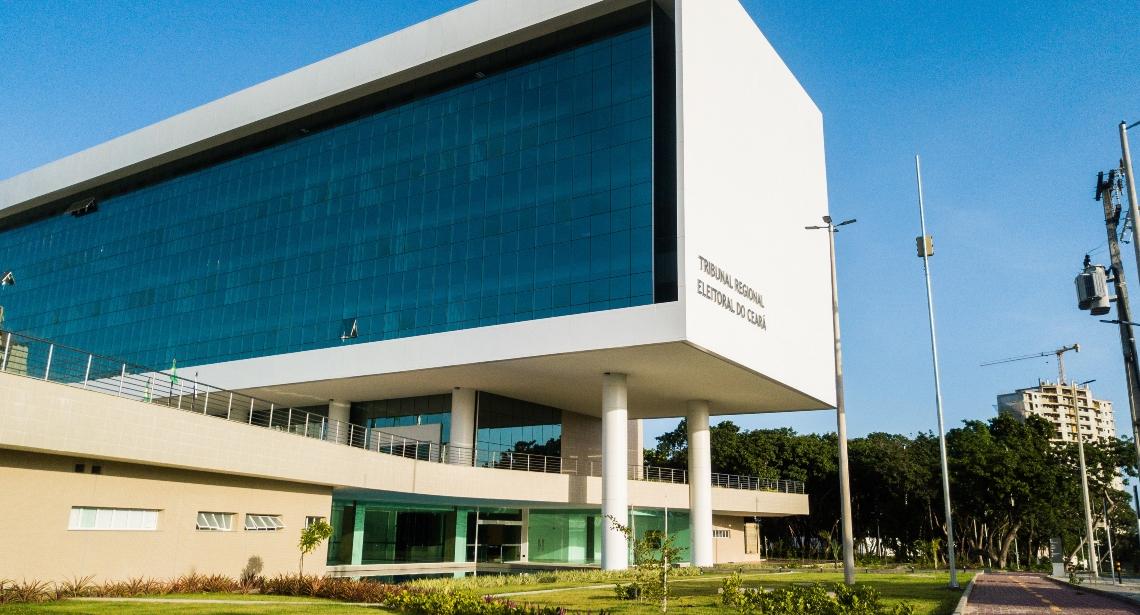 Foto da sede do TRE-CE, onde fica a 115ª Zona Eleitoral de Fortaleza, responsável por julgar casos de ofensas de Ciro Gomes contra Janaína Farias