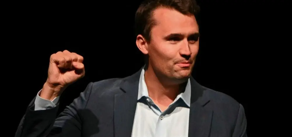 O ativista conservador Charlie Kirk baleado em universidade norte-americana