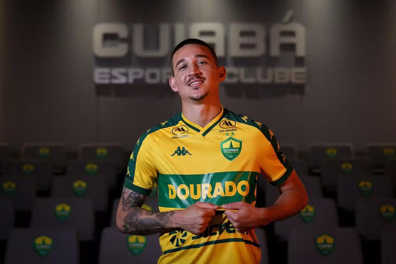 Alisson Safira em apresentação no Cuiabá