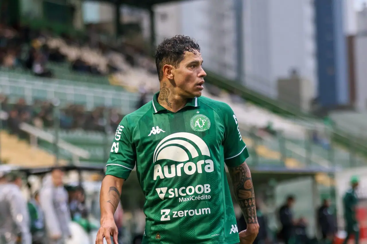 Giovanni Augusto em ação pela Chapecoense