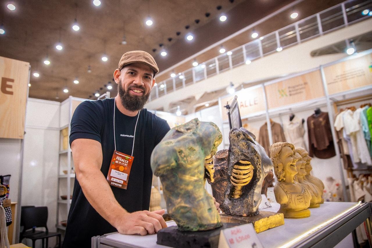 Artesão potiguar Zaia Filho faz esculturas em argila