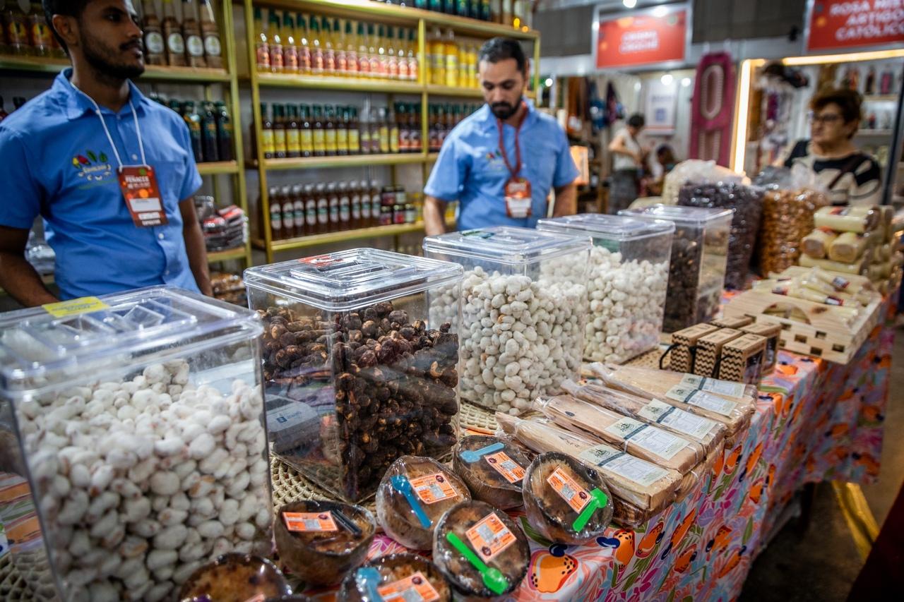 Castanhas tradicionais e 'gourmetizadas' estão no cardápio da Fenacce