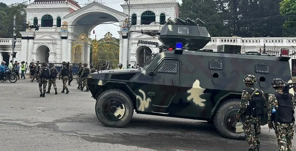 A população ignorou o toque de recolher imposto pelo governo, e os protestos seguiram
