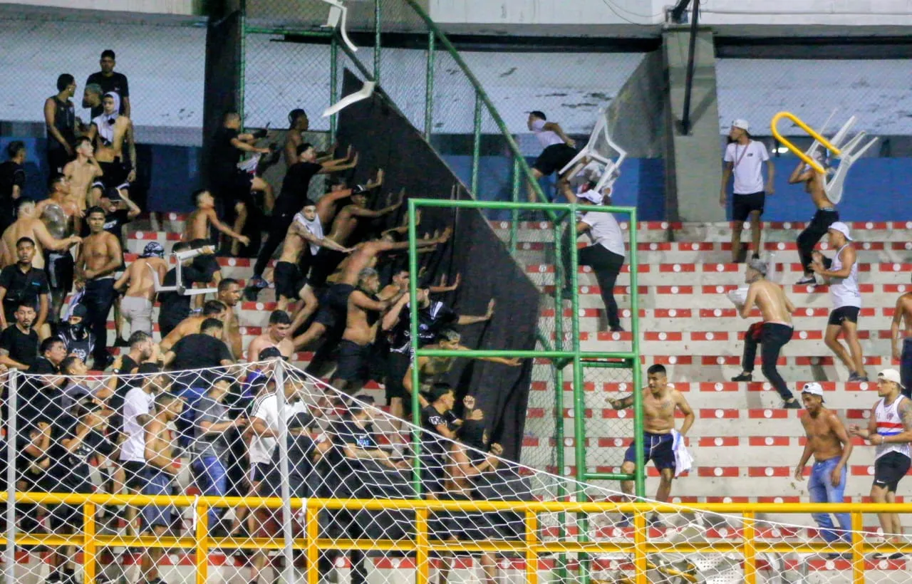 Torcedores de Ceará e Fortaleza em confronto no Clássico-Rei do Futsal