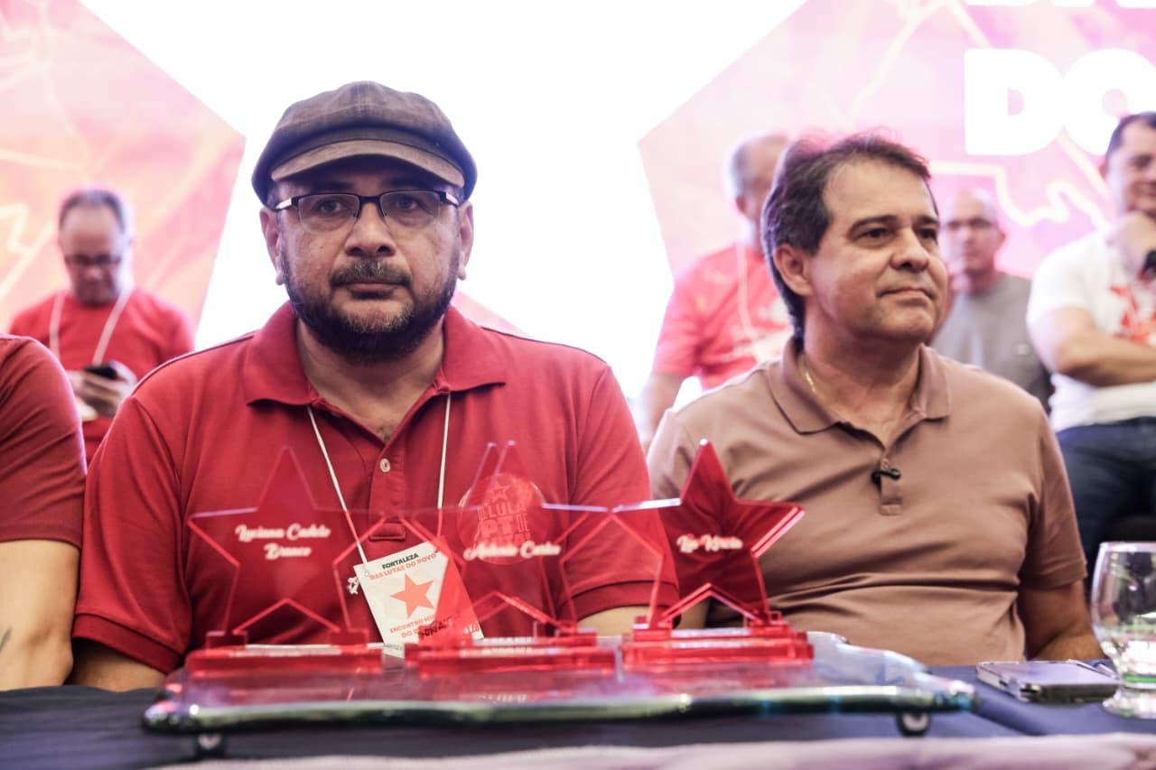 Antônio Carlos ao lado de Evandro Leitão em evento do PT