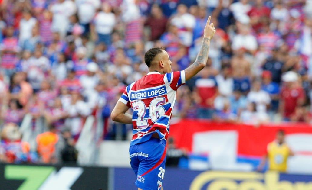 Breno Lopes comemora gol pelo Fortaleza