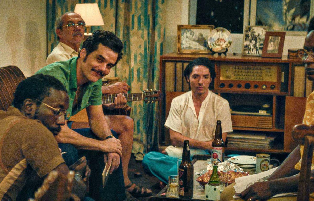 Cena do filme O Agente Secreto com Wagner Moura e parte do elenco reunido