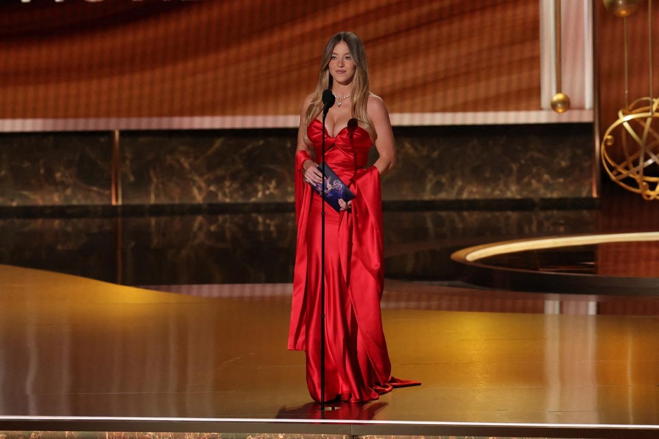 Sydney Sweeney apresentou prêmio no Emmy Awards 2025