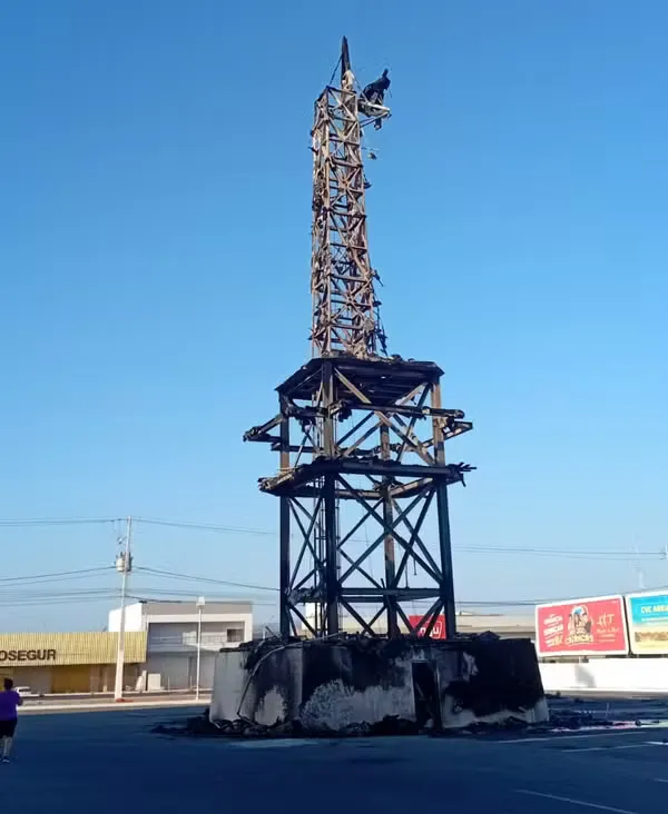 Peritos estiveram no local durante a manhã para coletar provas.