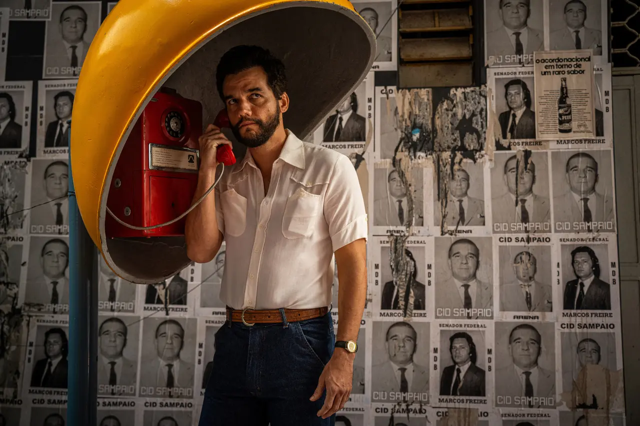 Ator Wagner Moura em imagem de divulgação do longa 'O Agente Secreto'