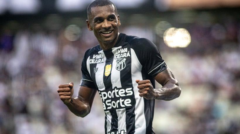 Marllon em ação pelo Ceará