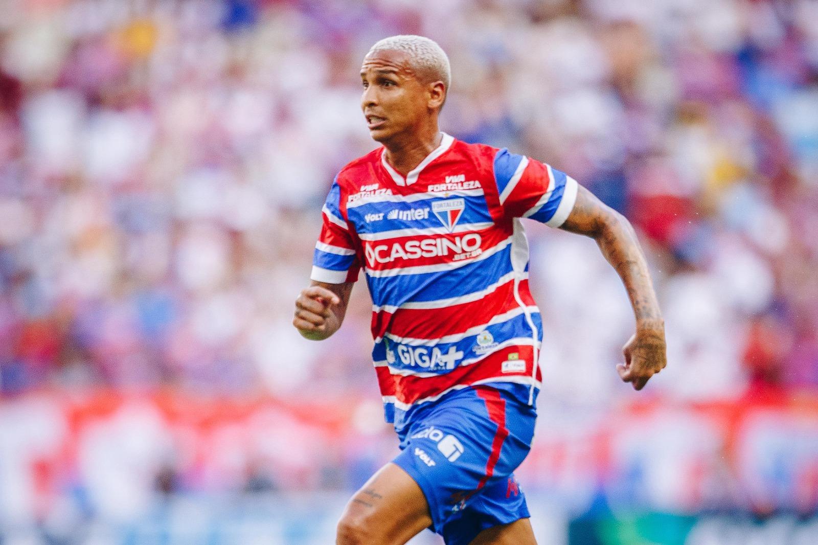 Deyverson em ação pelo Fortaleza