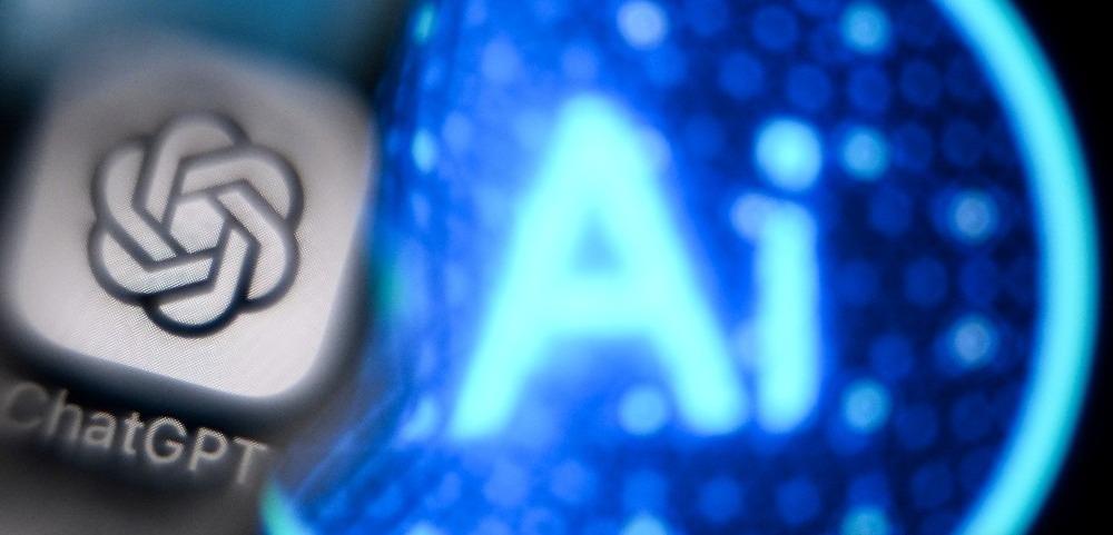 Imagem mostra uma montagem com o logo do ChatGPT com as iniciais IA. Imagem usada para matéria sobre controle parental que será disponibilizada pela OpenAI