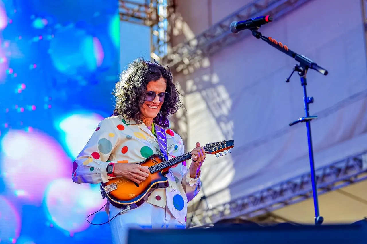 Zélia Duncan faz show gratuito em Fortaleza