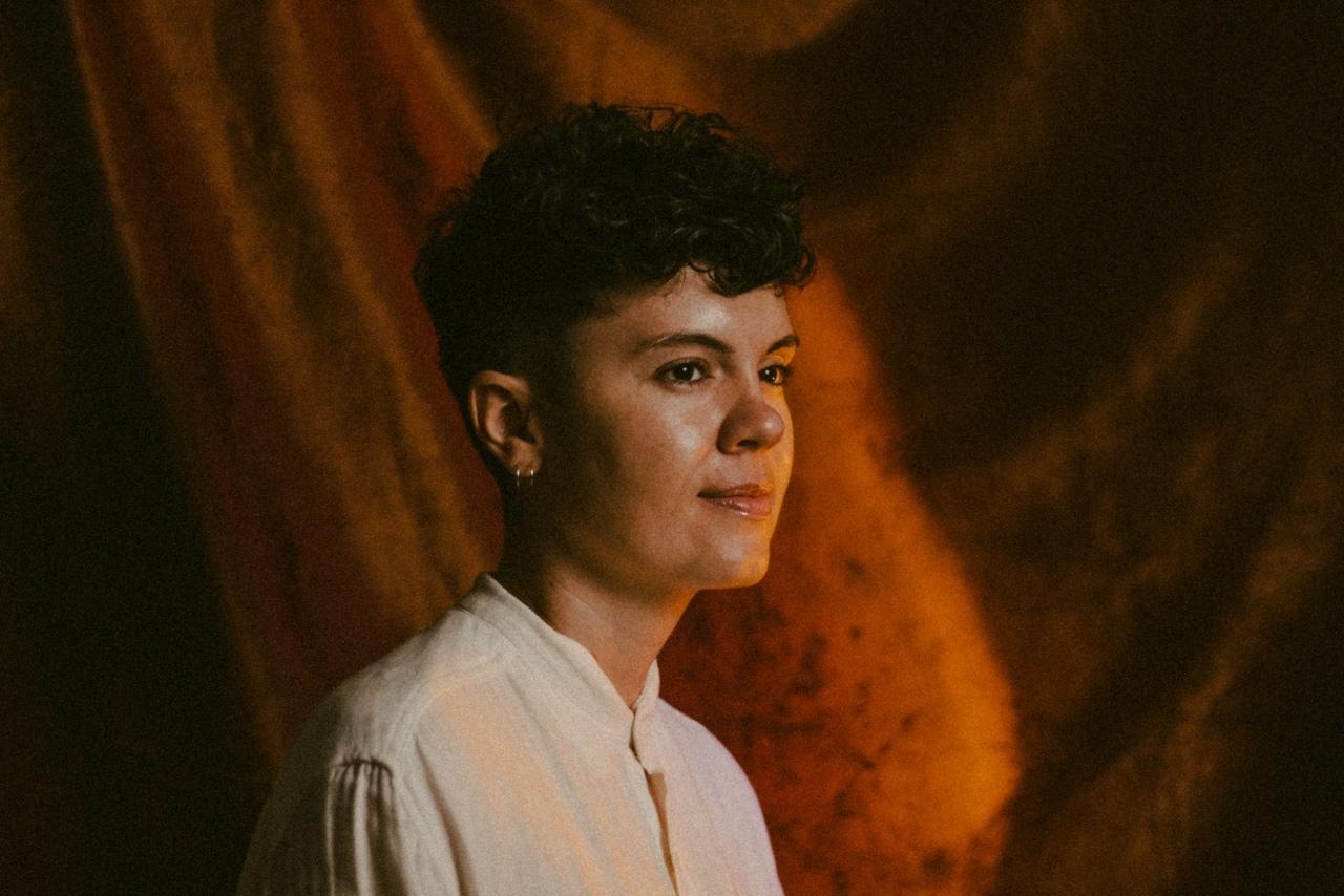 Mineira Lizandra, sucesso das redes sociais, faz show em Fortaleza