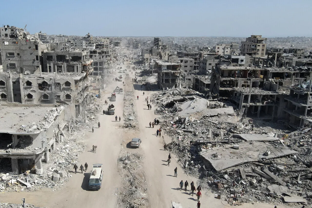 Vista área de Gaza dá dimensão da destruição do local após mais de dois anos de conflito.