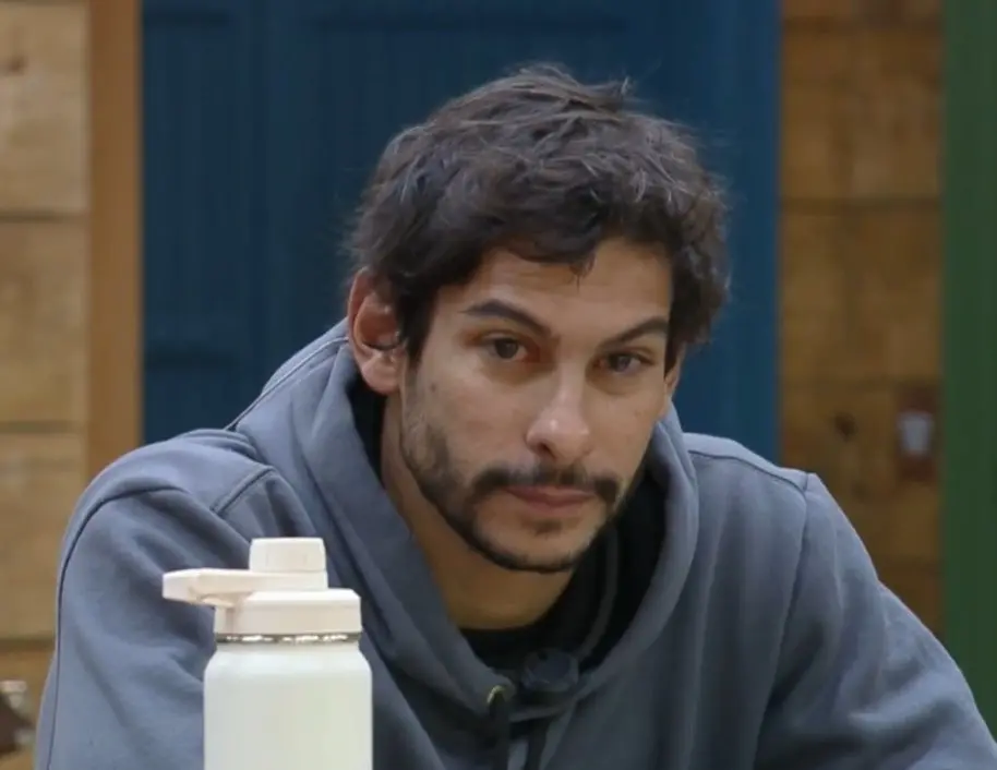 Shia Phoenix em momento posterior após conversa com Michelle Barros.