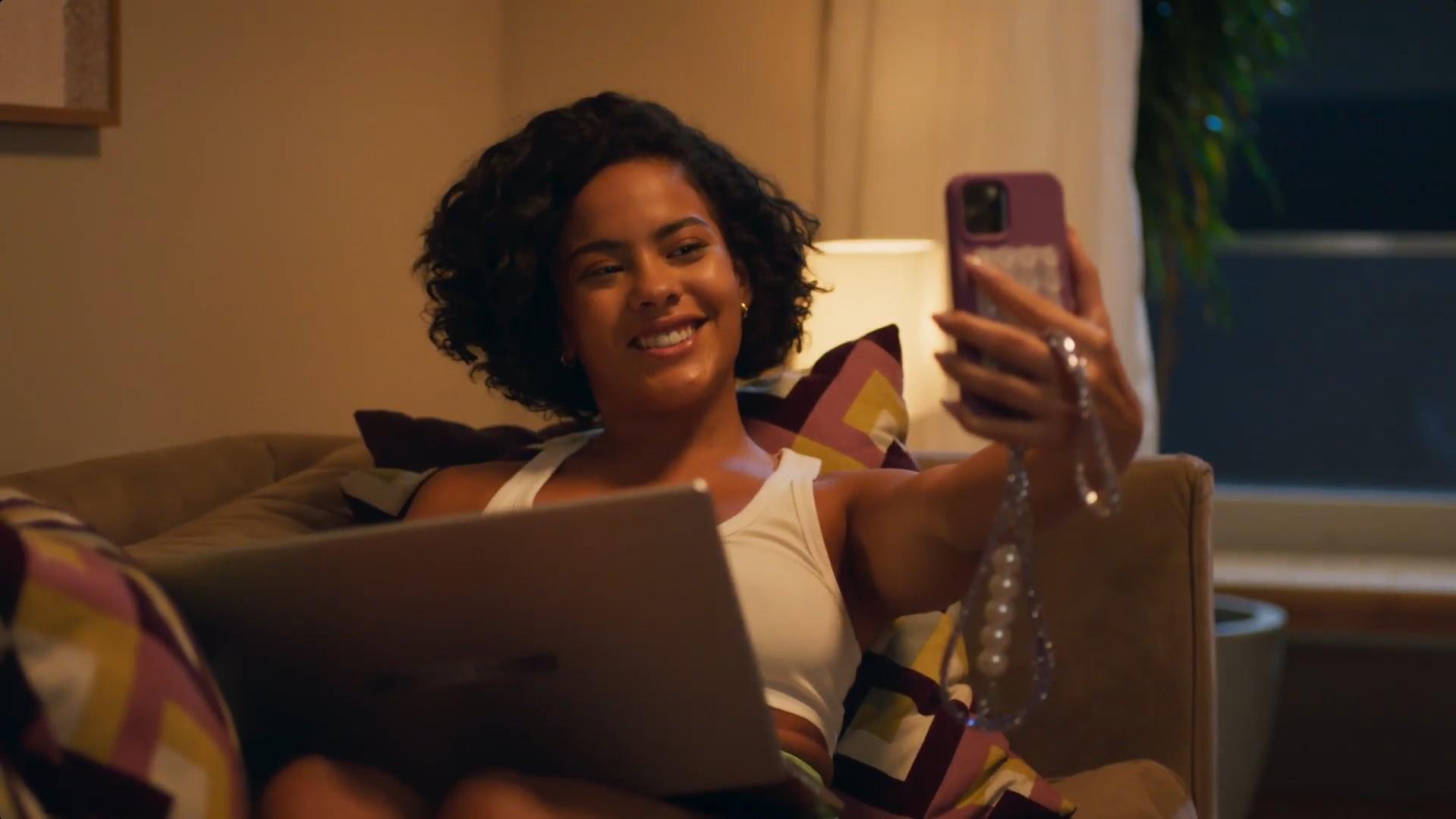 Captura de cena da personagem Fátima Acioli, de Vale Tudo