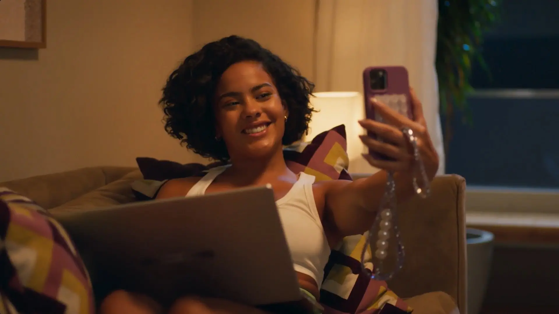 Captura de cena da personagem Fátima Acioli, de Vale Tudo