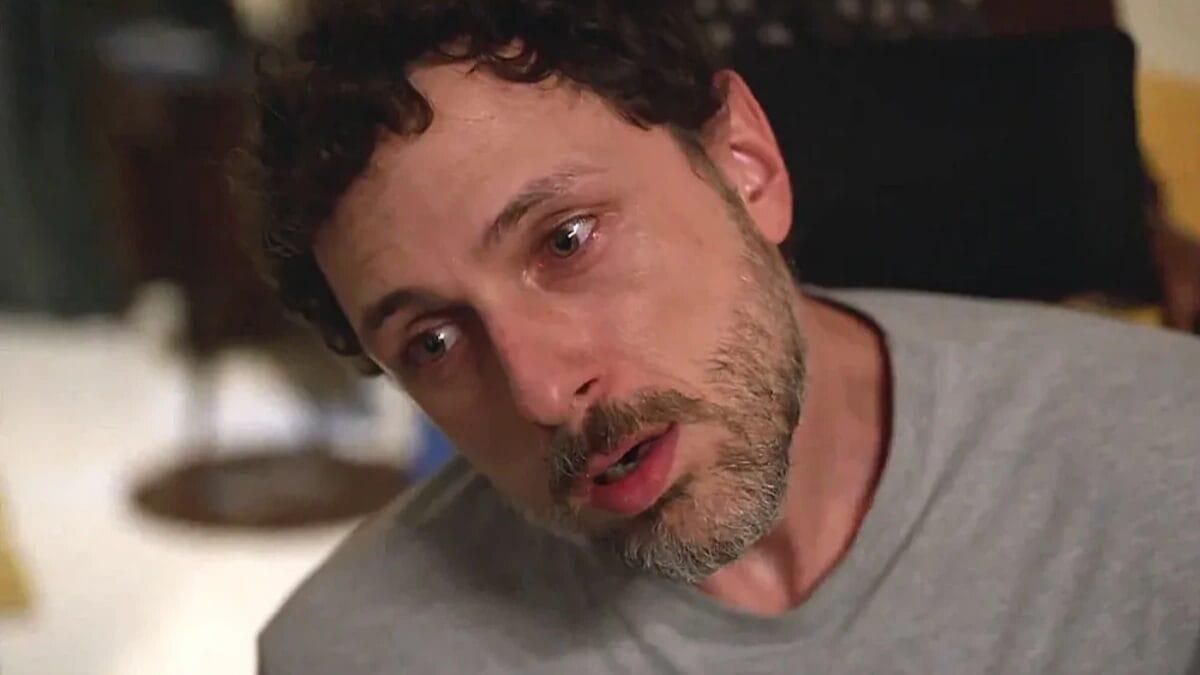 Personagem Leonardo em cena de Vale Tudo