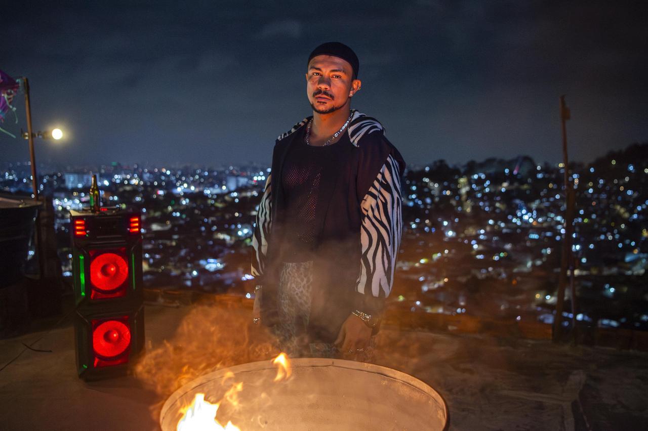 Personagem de Xamã em Três Graças