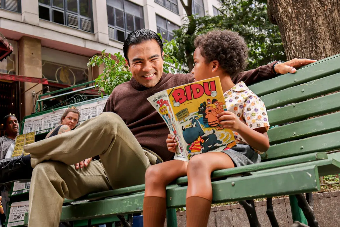 Cena do filme Mauricio de Sousa: O Filme com Mauro Sousa e outro ator mirim.