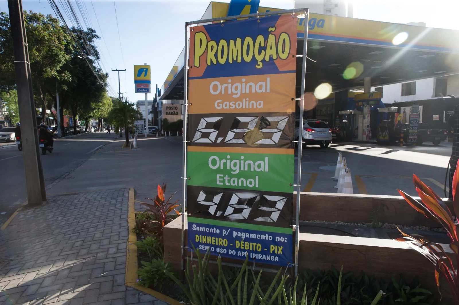 Posto no cruzamento da Santos Dummont com Barão de Studart