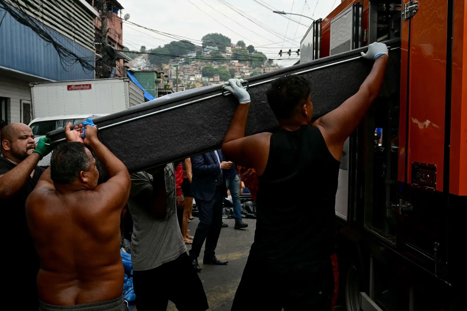A Operação Contenção já é considerada a mais letal da história do Rio de Janeiro. Segundo as forças de segurança, o número de mortos deve aumentar.