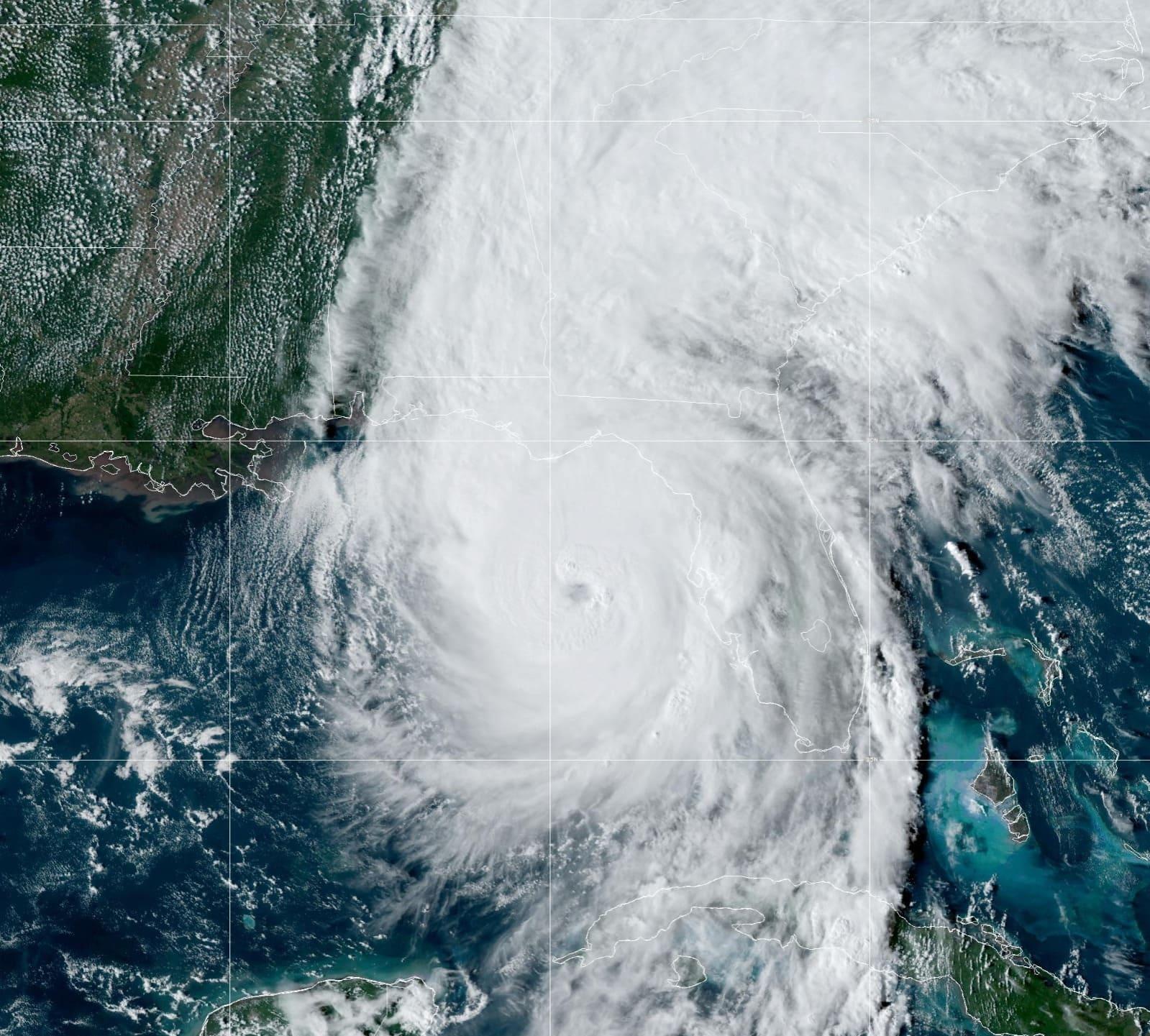 Imagem de satélite do furacão Helene se aproximando da costa em 26 de setembro de 2024.