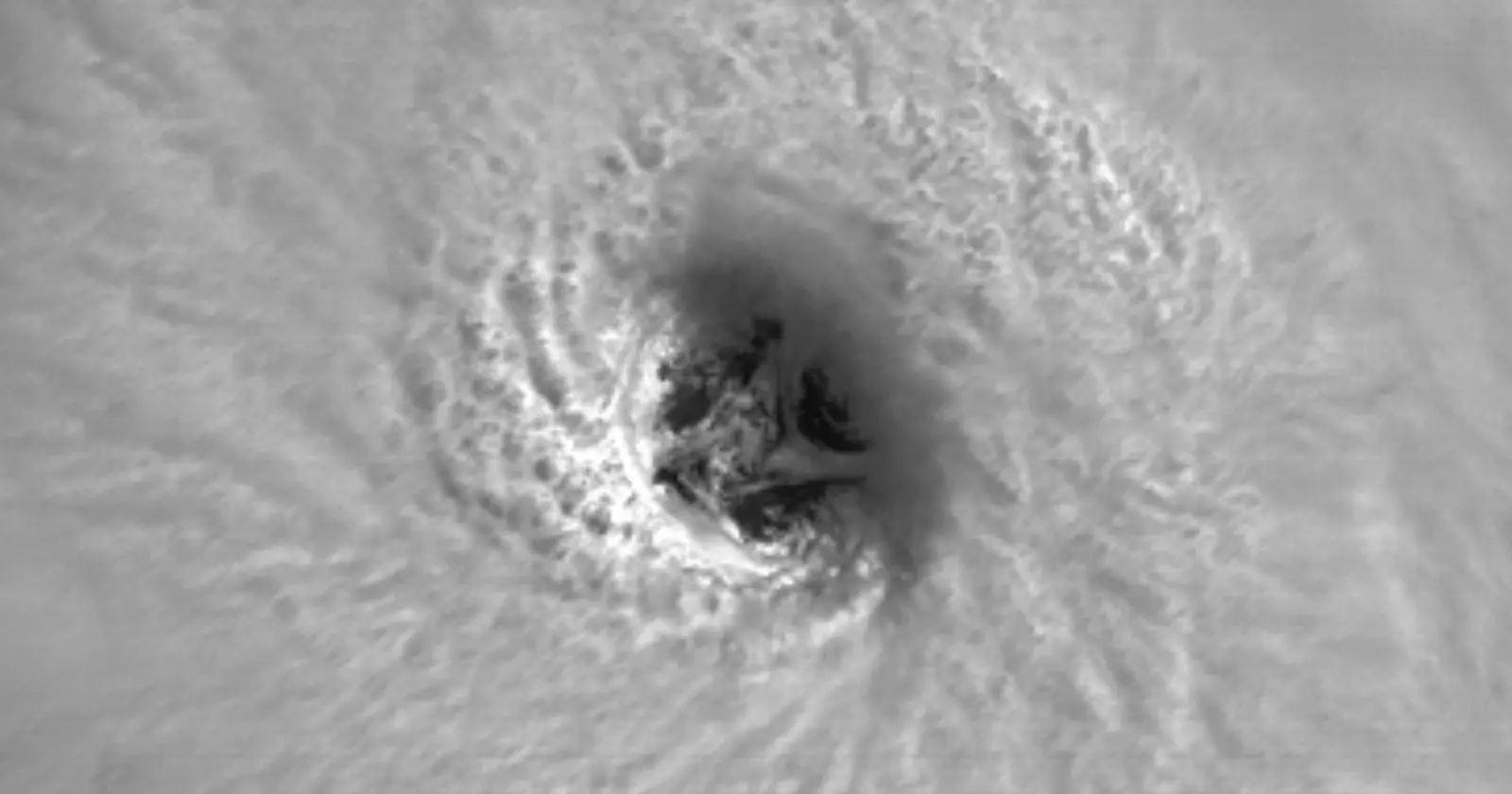 Imagem do olho do furacão Beryl capturada pelo satélite GOES-16 da NOAA em 1º de julho de 2024.