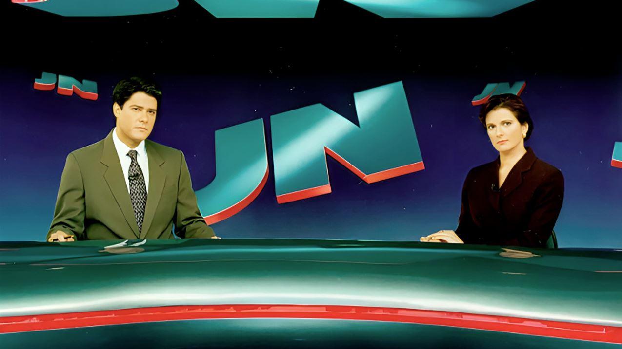 William Bonner no Jornal Nacional. Imagem usada em matéria com fotos marcantes do apresentador.