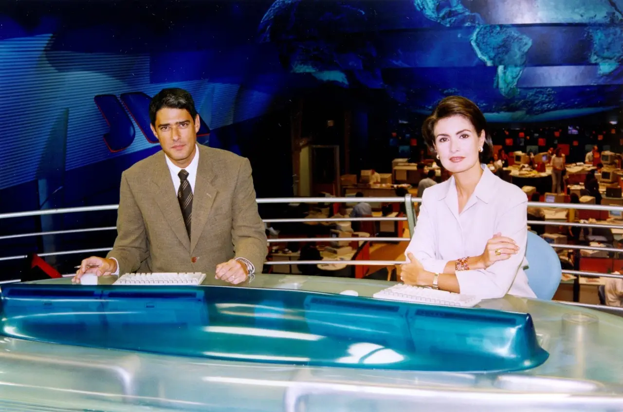 William e Fátima Bernardes no Jornal Nacional. Imagem usada em matéria com fotos marcantes do apresentador.